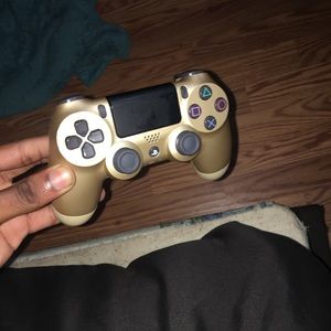PS4 controller